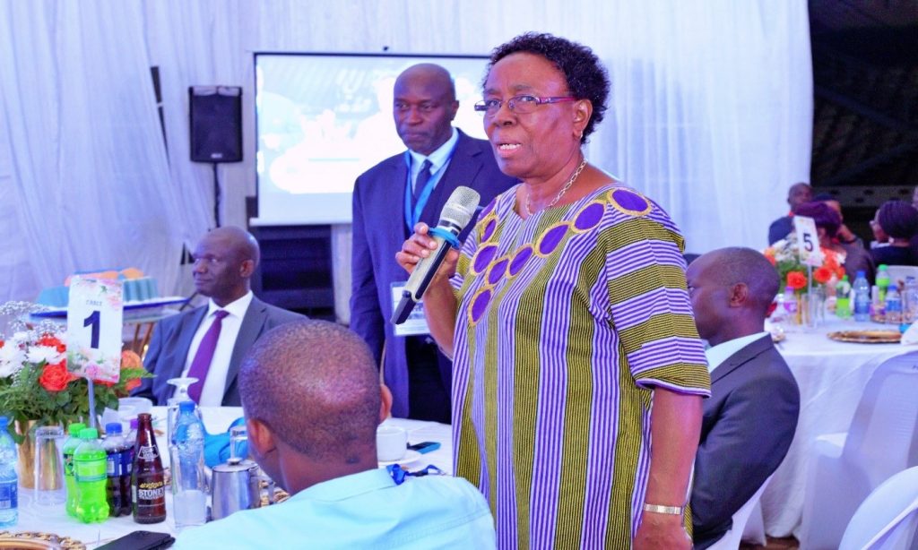 Participants introducing themselves during the alumni fundraising dinner at Hotel Africana.