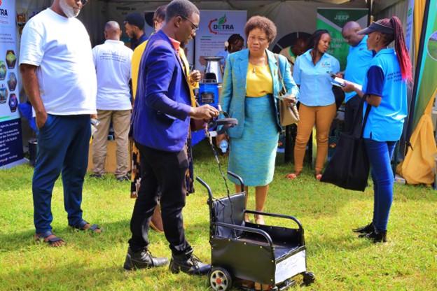 Mr. Kugonza Emmanuel demonstrating his prototype to Mrs. Margaret Athieno Mwebesa- Commissioner Climate Change; Ministry of Water and Environment