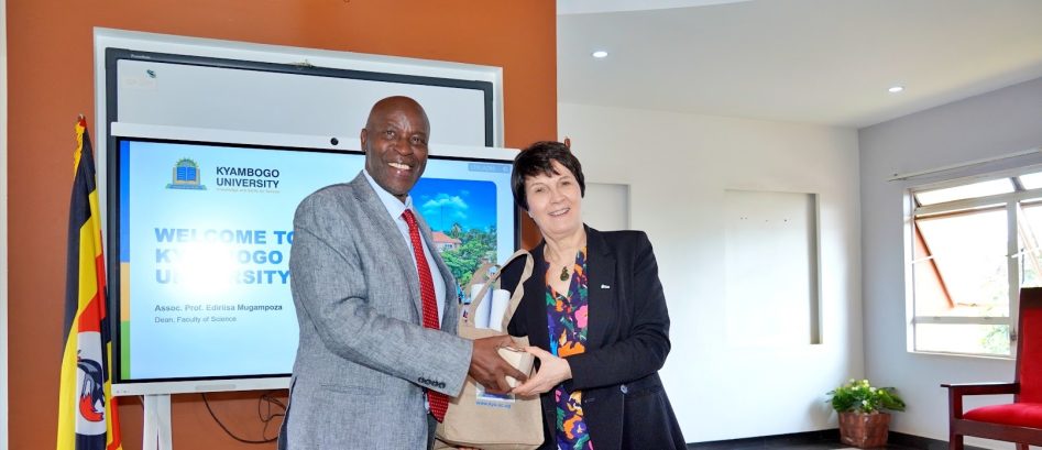 The Vice Chancellor, Prof. Eli Katunguka and the Rector of BOKU, Dr. Eva Schulev-Steindl, exchanging memorabilia after the partnership meeting